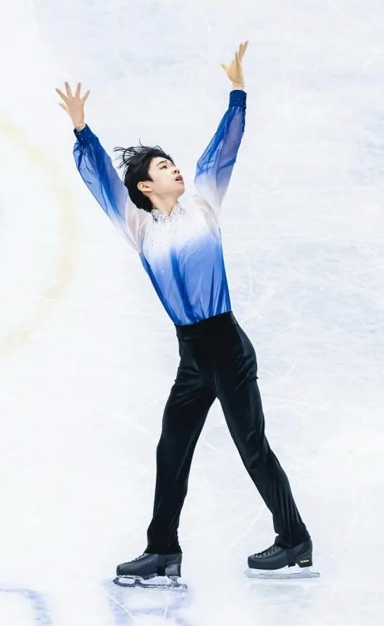 서민규가 27일(한국시간) 헝가리 데브레첸 푀닉스 아레나에서 열린 ISU 주니어 세계선수권대회 쇼트 프로그램에서 무결점 연기를 펼치고 있다. 사진출처 ㅣ ISU 인스타그램