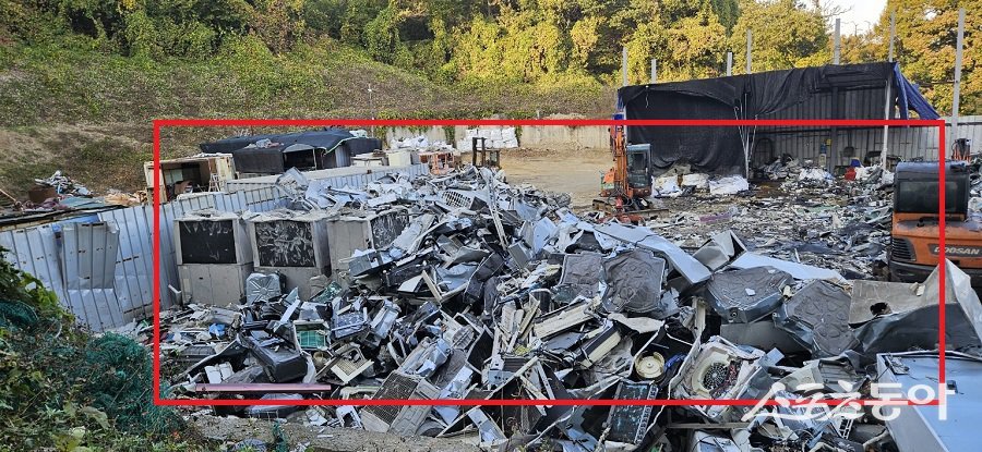 인천 서구 대곡동 200-2번지 일대에서 폐기물을 처리하고 있다. 사진｜장관섭 기자