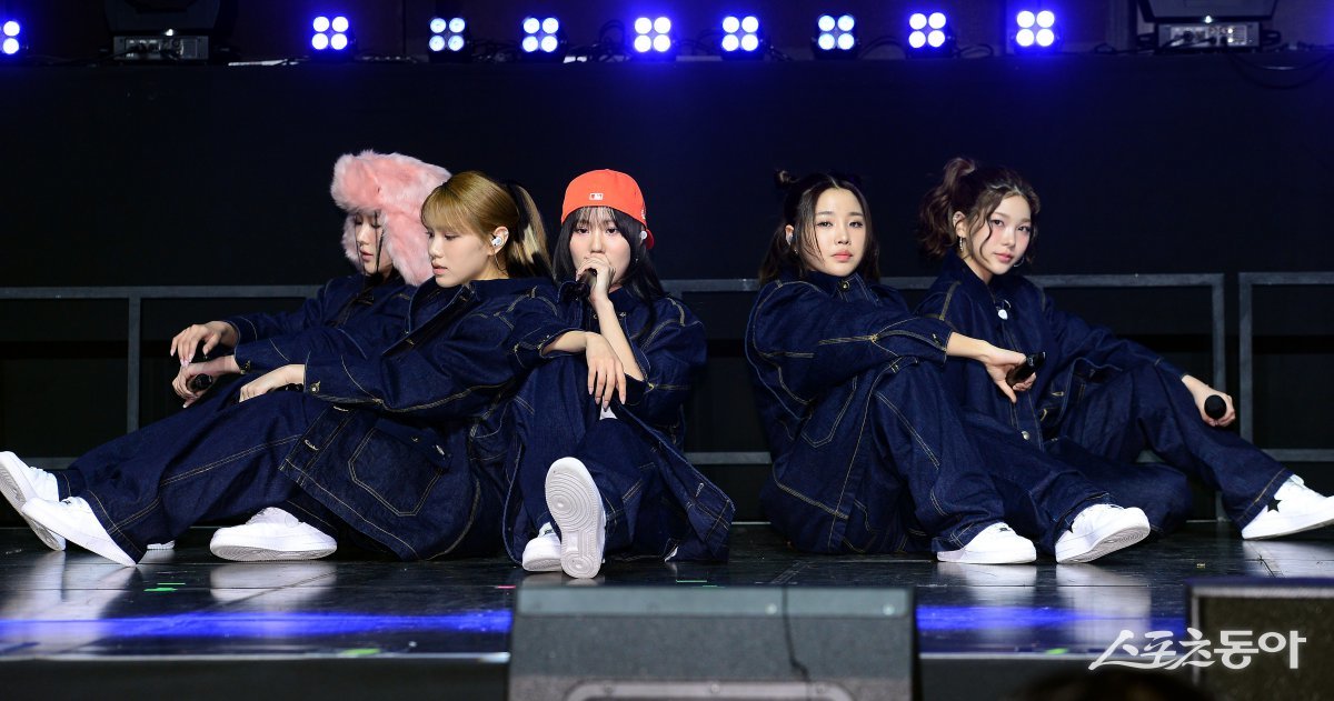 영파씨(YOUNG POSSE) 스페셜 앨범 ‘콜드(COLD)‘ 발매 기념 쇼케이스가 4일 서울 서대문구 예스24 원더로크홀에서 열렸다. 영파씨가 타이틀곡 ’COLD‘를 공연하고 있다.

				김민성 기자 marineboy@donga.com