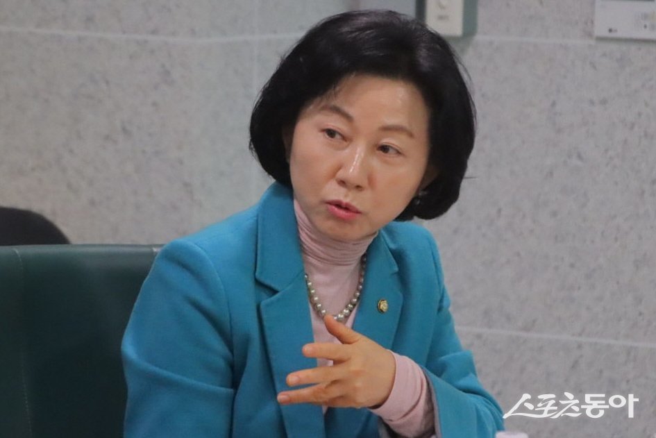 농업의 농지소유를 주장하고 있는 송옥주 국회 의원