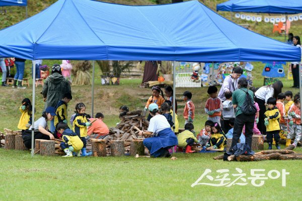 영주시 유아 체험 프로그램 ‘너랑나랑 유아숲체험원’ 활동 모습. 사진제공 ㅣ 영주시