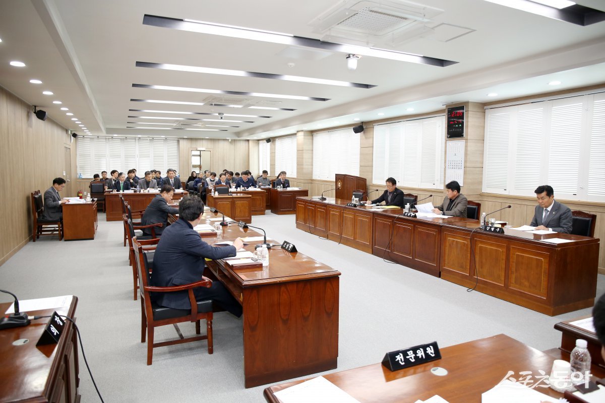 지난 4일 2025년 제 1회 한빛원자력발전소 대책 특별위원회 회의. 사진제공=영광군의회