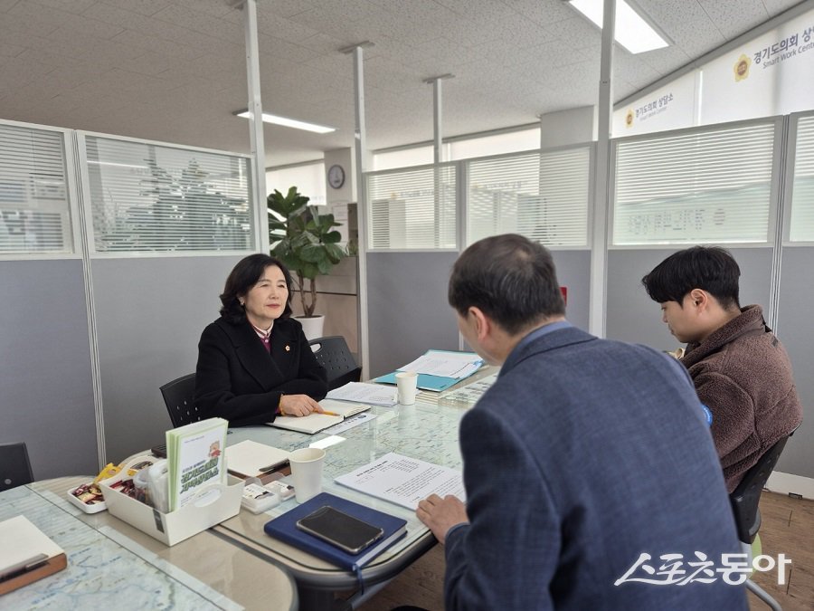 지난 4일 김영희 도의원(더불어민주당, 오산1)이 오산 지역상담소에서 오는 7월부터 시행될 물향기수목원 입장료 무료화에 대비한 준비 상황을 점검했다. 사진제공｜김영희 경기도의원