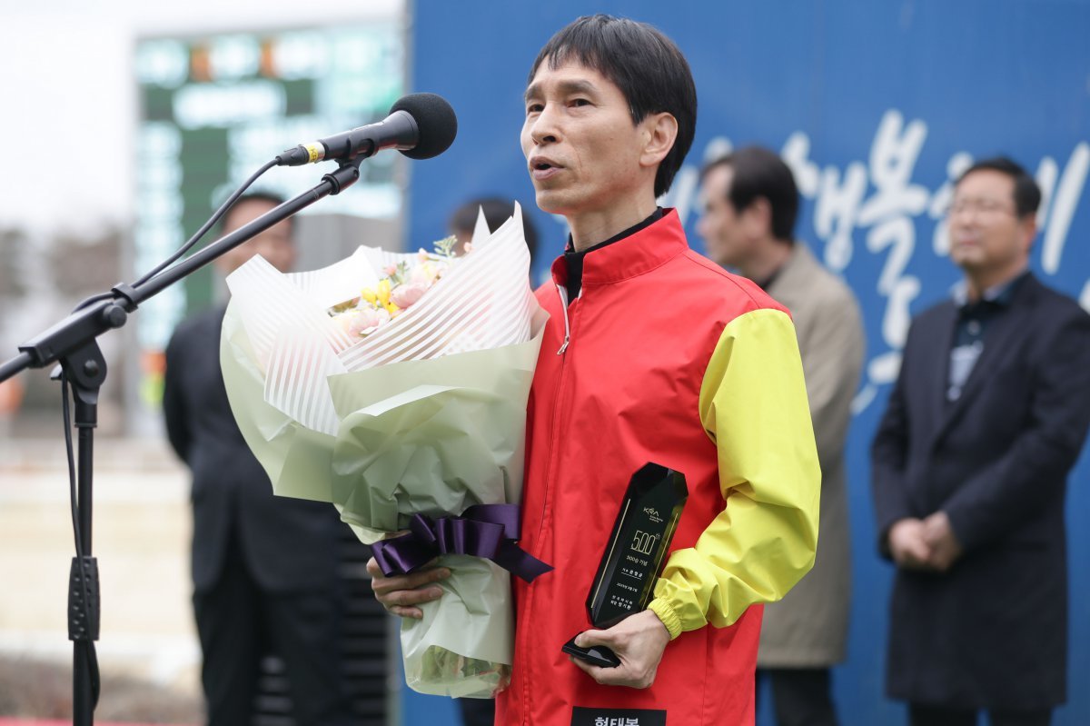 통산 500승을 기록한 문정균 기수            사진제공｜한국마사회