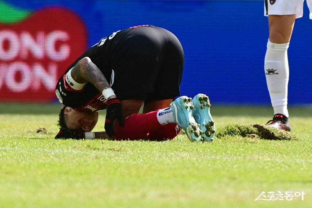 쓰러진 제시 린가드. 스포츠동아DB