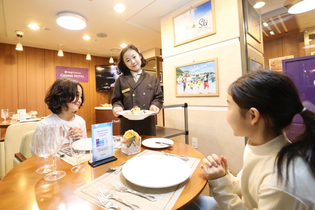 하이원리조트와 키자니아가 협업한 부산 센텀시티 ‘ 하이원 직업 체험관-그랜드 호텔’ 사진제공|강원랜드