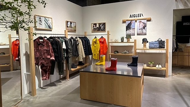 롯데홈쇼핑이 투트랙 전략으로 해외 패션 브랜드 강화에 나섰다. 롯데백화점 잠실점에 문을 연 ‘에이글’ 매장. 사진제공｜롯데홈쇼핑