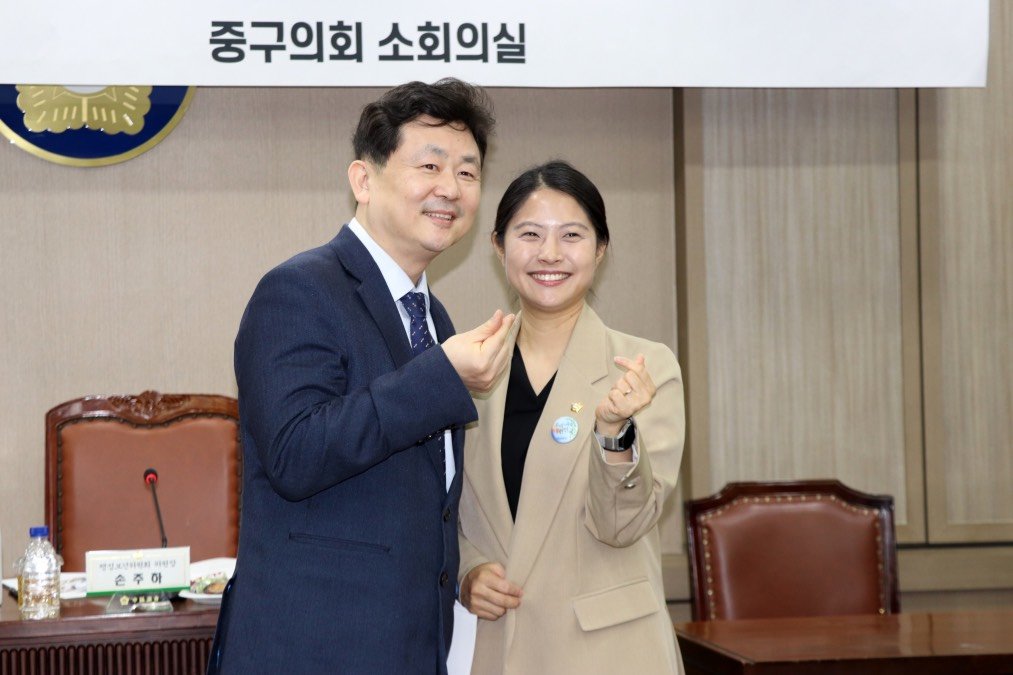 박기태 단장(왼쪽)과 손주하 의원.
