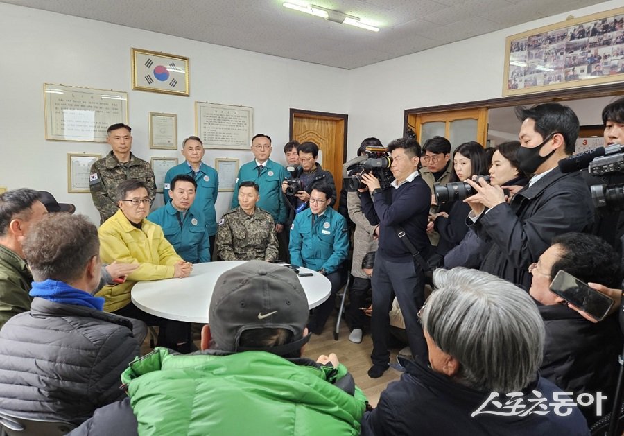 김 지사는 지난 7일 직접 현장을 방문해 주민들을 위로했다. 사진제공|경기도청