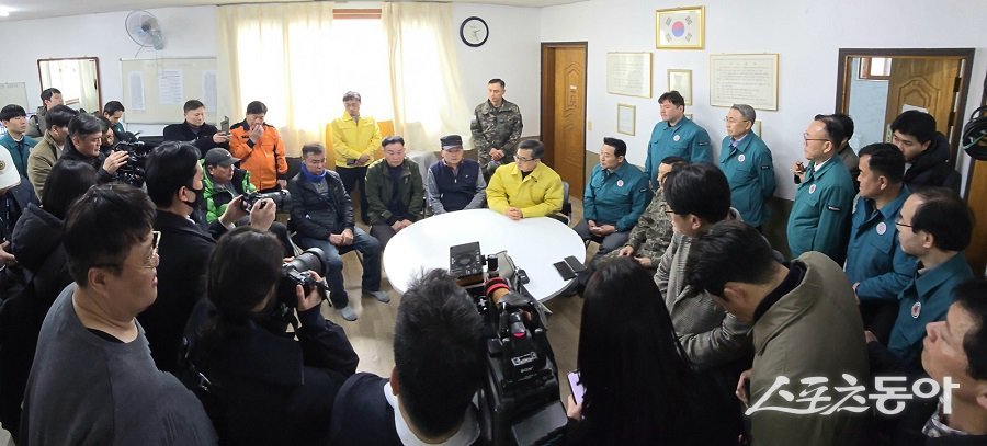 김 지사는 지난 7일 직접 현장을 방문해 주민들을 위로했다. 사진제공|경기도청