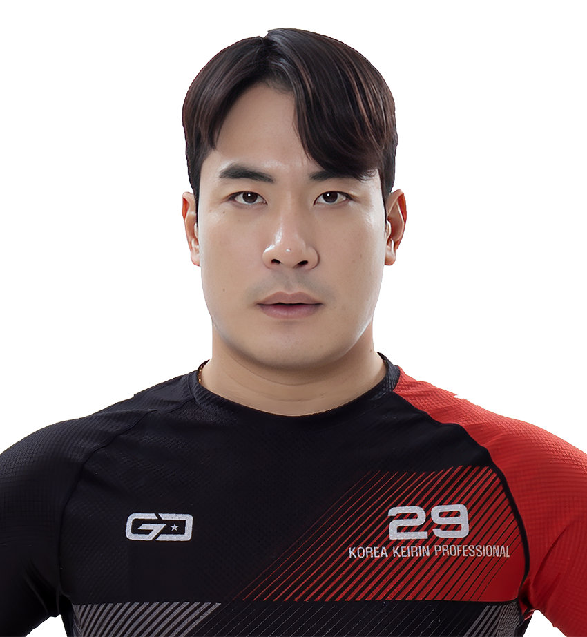 2월 23일 8회차 ‘2025 스피드온배 대상경륜’ 선발급 결승에서 우승한  29기 정윤혁. 대상 우승을 포함해 3회차(9경주) 연속 1~2위를 차지해 29기 중에서 가장 먼저 우수급으로 특별승급했다            사진제공｜국민체육진흥공단