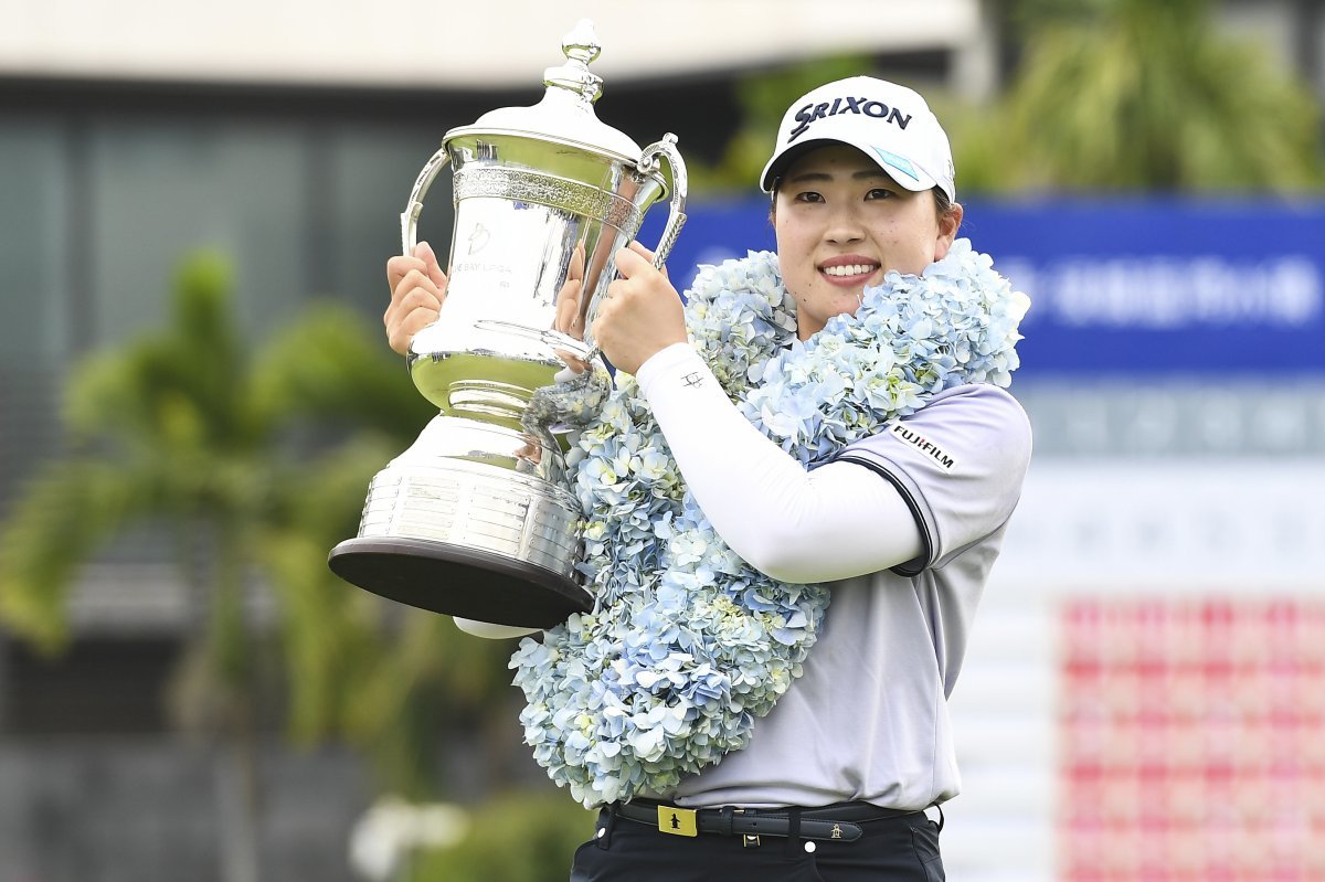 다케다 리오가 9일 중국 하이난성 젠레이크 블루베이 골프코스(파72)에서 열린 LPGA 투어 블루베이 LPGA(총상금 250만달러)에서 최종합계 17언더파 271타를 기록, 호주교포 이민지(30·호주)를 6타차로 가볍게 따돌리고 데뷔 첫승을 차지했다. 우승상금은 5억4000만원. 하이난성(중국) ㅣ 신화 뉴시스