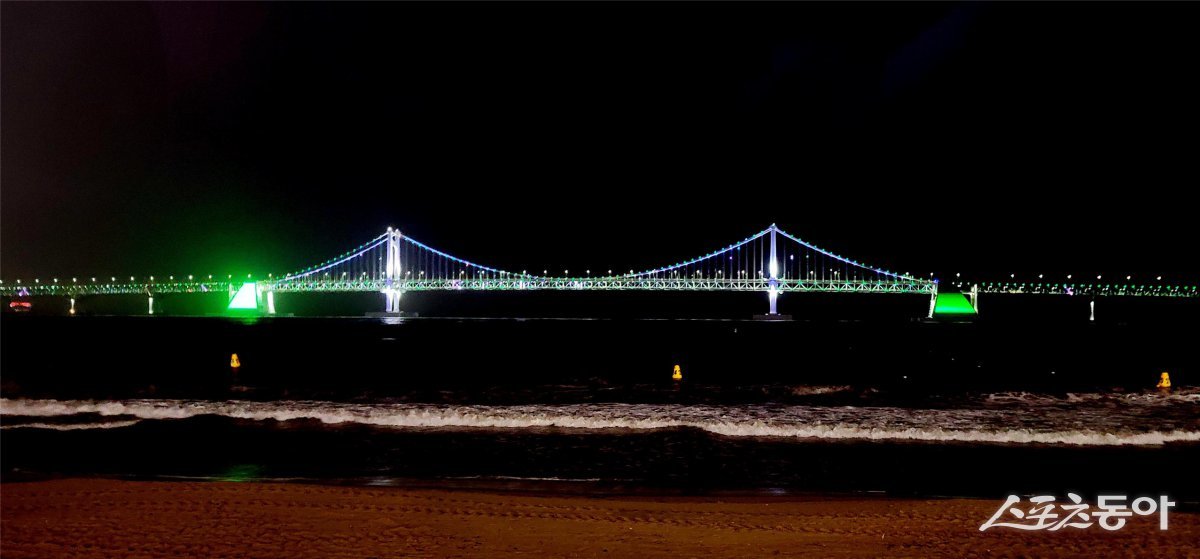 광안대교 그린라이트 점등 전경 . (사진제공=부산시설공단)