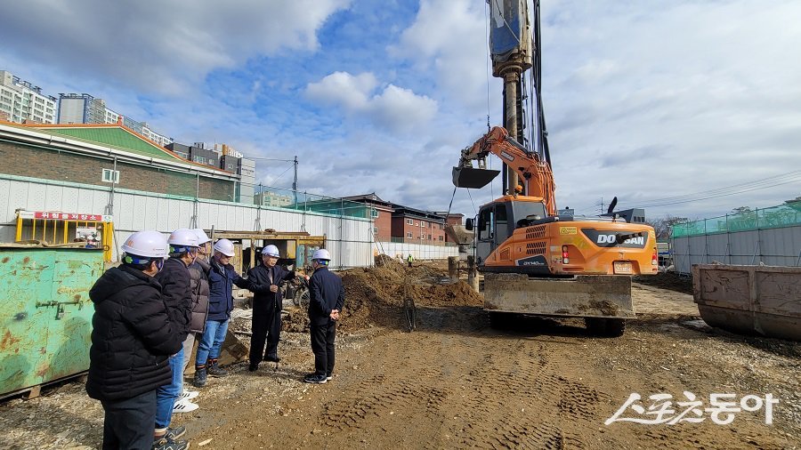 지난 3월 5일, 여주도시공사(사장 임명진)는 해빙기를 맞아 오학동 문화복지센터 건립공사 현장을 방문했다. 사진제공｜여주도시공사