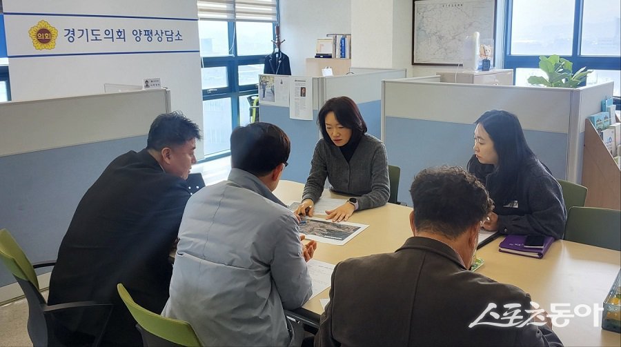 이혜원 의원이 10일 양평상담소에서 용문면사무소 관계자 및 기관단체장이 참석한 가운데 용문면 산책로 조성 사업에 대해 논의하는 정담회를 개최했다. 사진제공|이혜원 의원