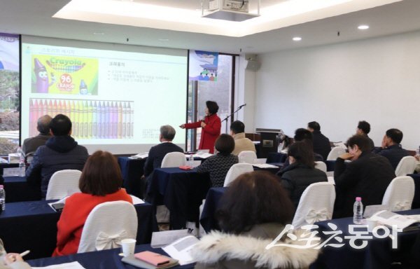 경북문화관광공사가 이가령 교수 초청 문화유적 신규 해설사 교육을 하고 있다. 사진제공 ㅣ 경북문화관광공사