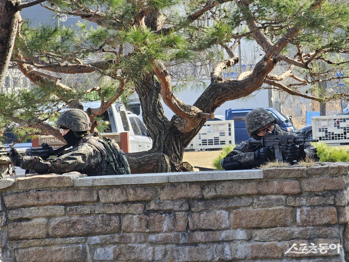 육군제35보병사단이 지난 12일 전북 관내 중요시설 일대에서 국가방위요소 통합방호훈련을 실시했다. 사진제공=백일성 기자