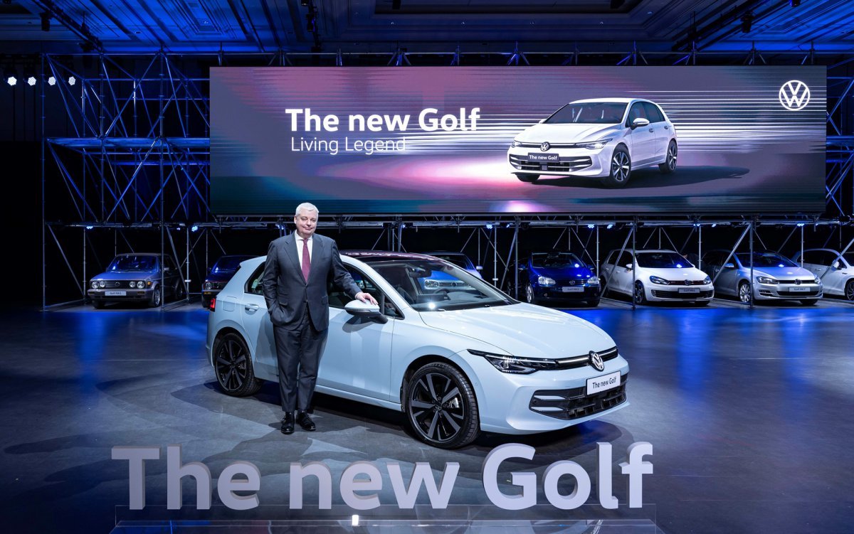  틸 셰어 폭스바겐그룹코리아 대표가 폭스바겐 8세대 신형 골프 미디어 런칭 행사에서 ‘신형 골프’를 소개하고 있다. 사진제공 ｜폭스바겐그룹코리아