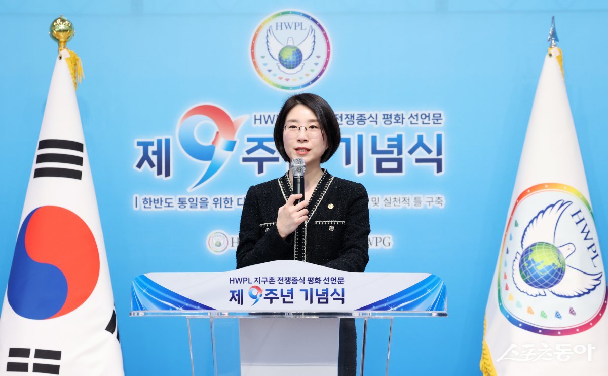 윤현숙 ㈔세계여성평화그룹(IWPG) 대표가 지난 14일 대한민국 청주에서 열린 ‘HWPL 지구촌 전쟁종식 평화 선언문(DPCW) 공표 제9주년 기념식’에서 발언ㄹ하고 있다. (사진제공=IWPG)