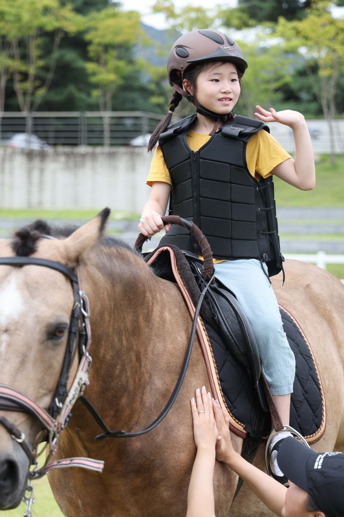 한국마사회 장수목장의 어린이 승마 체험 사진제공 |한국마사회