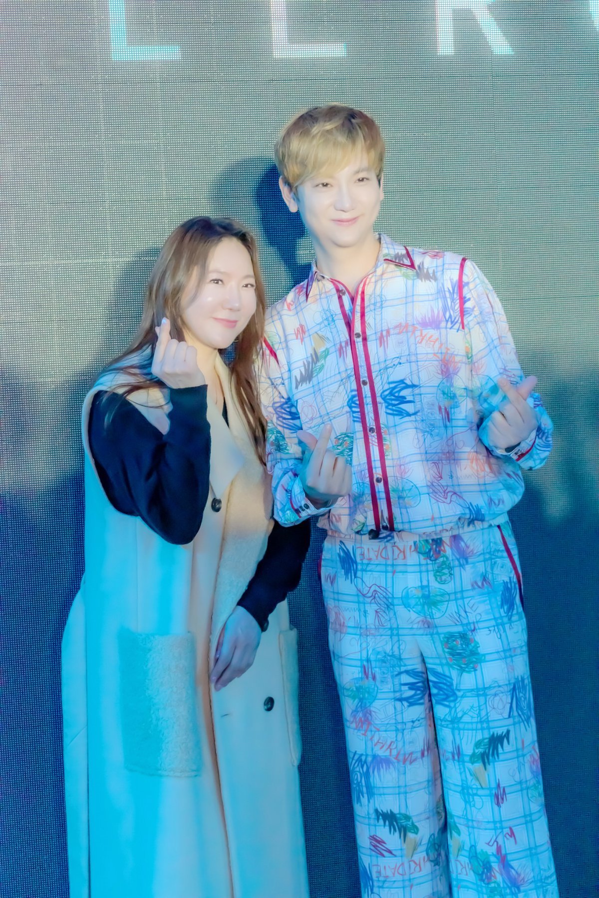 이지선 디자이너(왼쪽)와 KoN(콘)