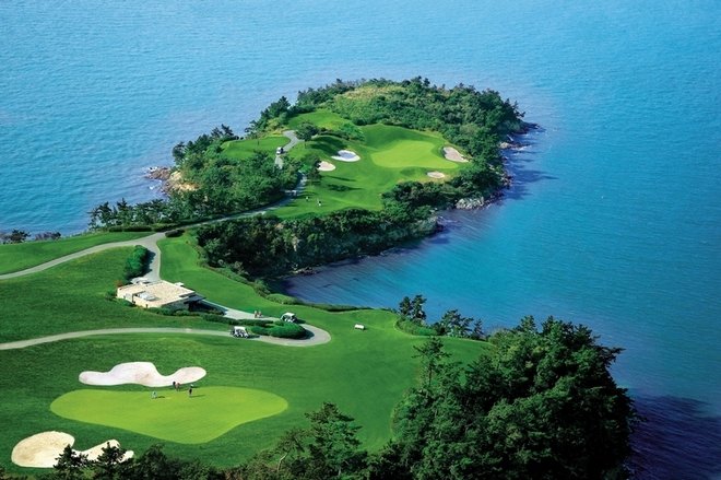 ‘파인비치 골프 핑크스’의  비치코스 6번홀. 파인비치의 시사이드 코스를 상징하는 곳이다        사진제공 ｜한국관광공사