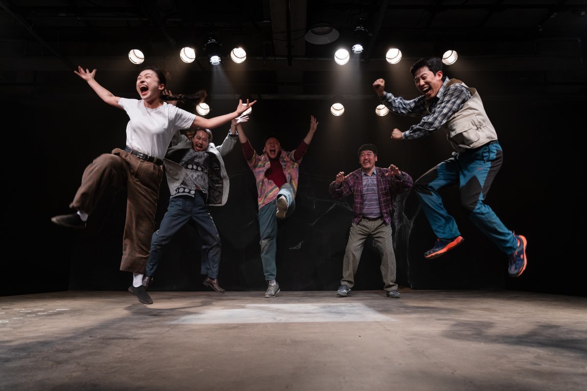 연극 <요새는 아무도 하려 하지 않는 그, 윷놀이>이 한 장면. 사진=박태양