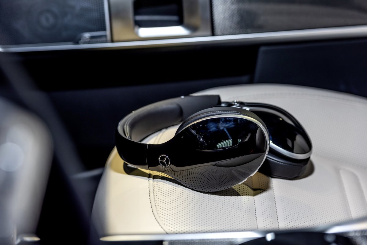  메르세데스-벤츠 무선 헤드셋. 사진제공 ｜메르세데스-벤츠 코리아