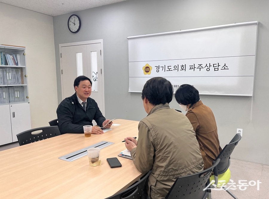 경기도의회 고준호 의원(국민의힘, 파주1)은 지난 27일 파주상담소에서 미군 반환공여지 개발 사업 추진 경과와 향후 계획에 대한 보고를 받았다. 사진제공|고준호 도의원