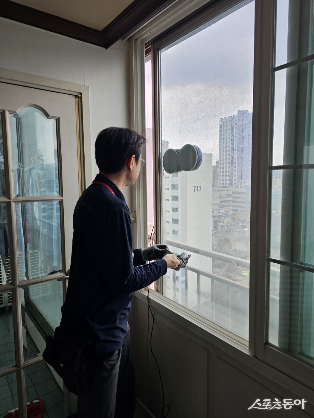 ‘SK홈앤서비스’와 협력해, 관내 취약계층 어르신 대상 ‘외창 AI로봇 클린서비스’ 추진하고 있다. 사진제공ㅣ양주시