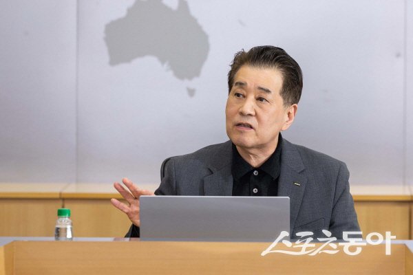 장인화 포스코그룹 회장이 그룹기술전략회의를 주재하고 있는 모습. 사진제공ㅣ포스코