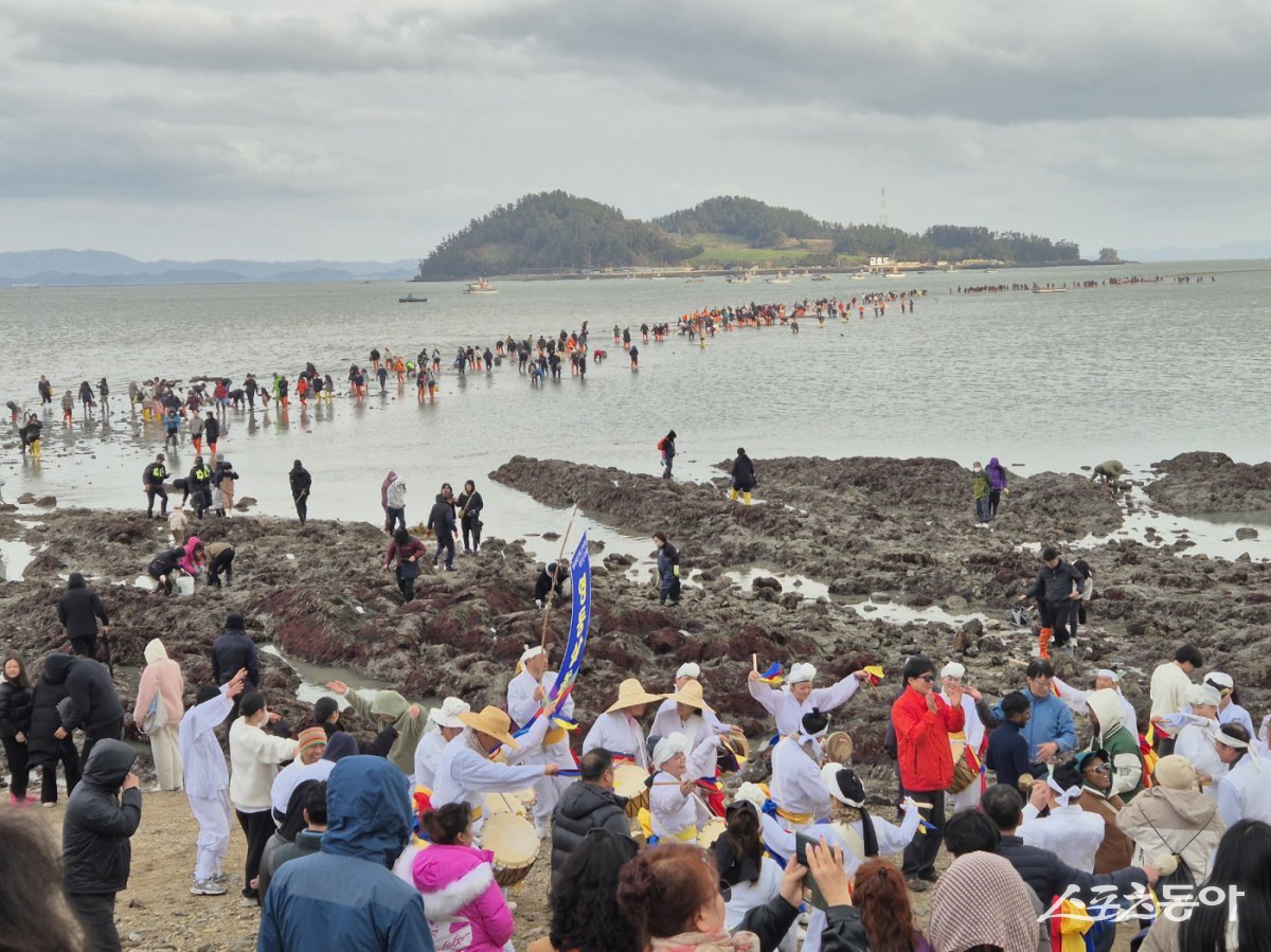 지난 29일 진도군 고군면 일원서 열린 제45회 진도 신비의 바닷길 축제. 사진제공=양은주 기자