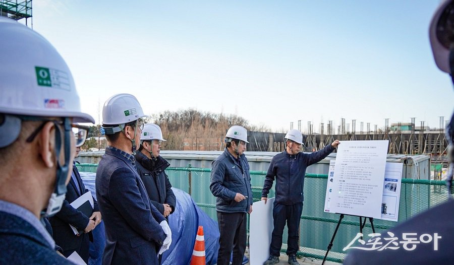 인천광역시(시장 유정복) 상수도사업본부는 지난 28일 수산정수장에서 박정남 본부장과 산하 간부 공무원 15명 전원이 참석한 가운데 ‘찾아가는 현장 확대간부회의’를 개최했다. 사진제공|인천시청