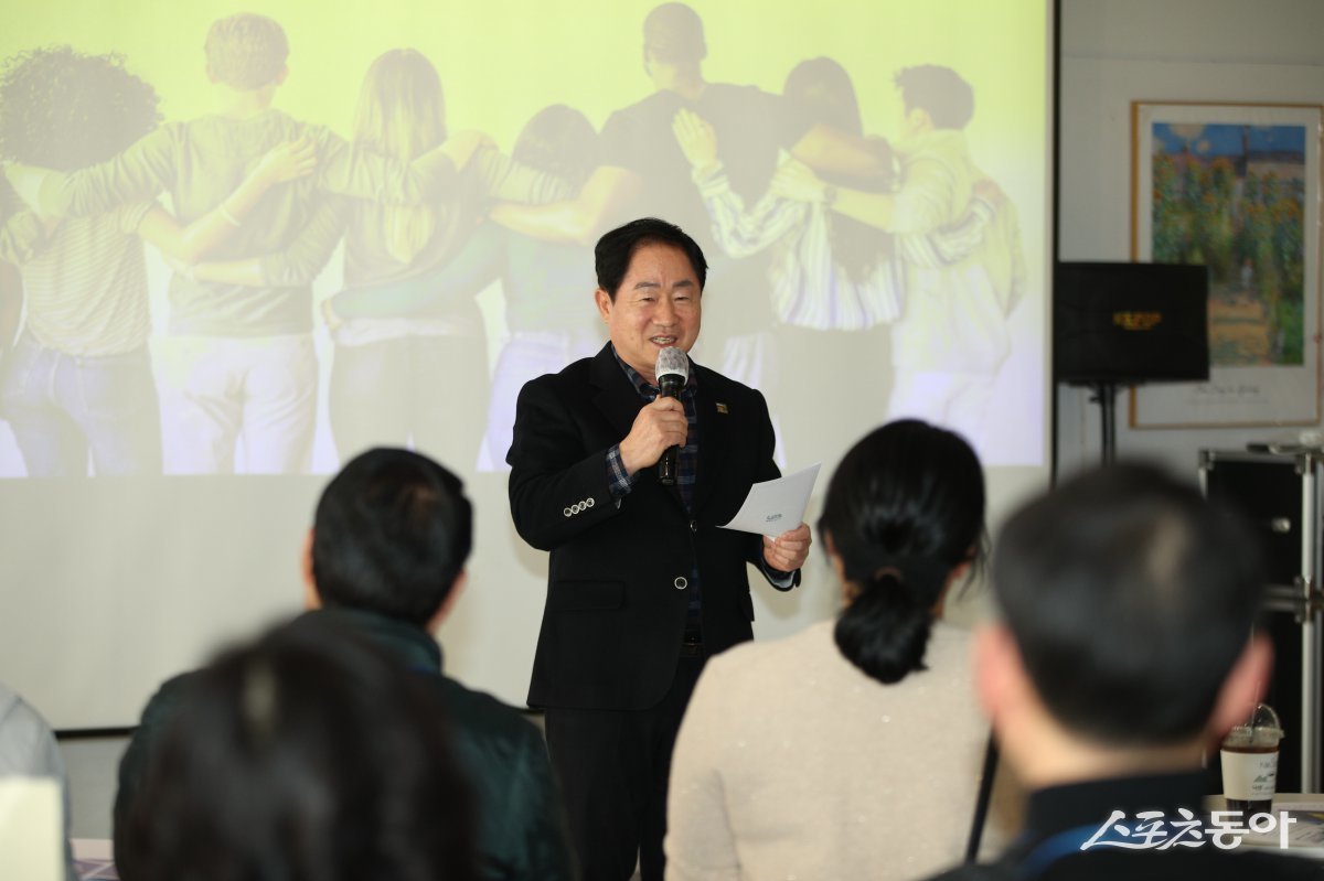 주광덕 시장이 1일, 시민과 행정의 연결고리가 되어줄 ‘별빛 메신저’의 활동 출발식에서 인사말을 하고 있다. 사진제공ㅣ남양주시