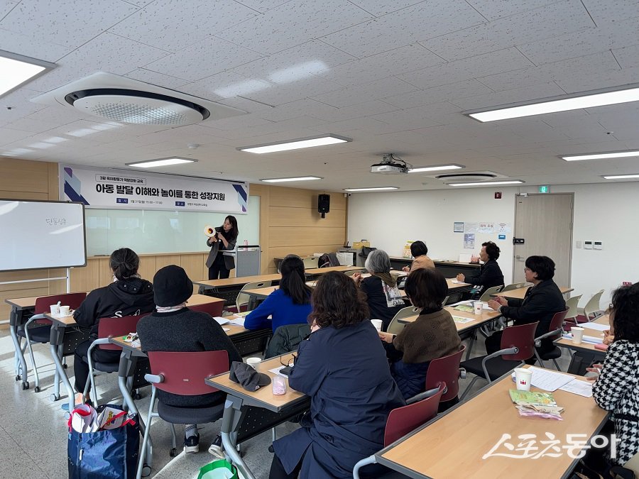 인천 부평구 여성센터, 육아활동가 대상으로 ‘찾아가는 육아코칭 서비스’ 교육을 진행하고 있다. 사진제공|인천 부평구청