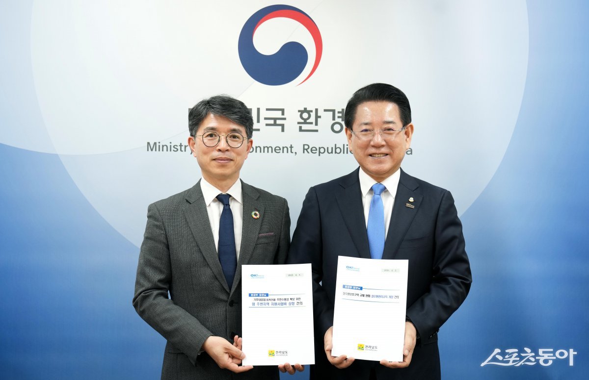 김영록 전라남도지사가 3일 한강홍수통제소에서 김완섭 환경부 장관을 만나 기후대응댐 관련 댐 주변지역 지원사업비 상향 등 지역 현안 지원을 건의했다. 사진제공=전남도