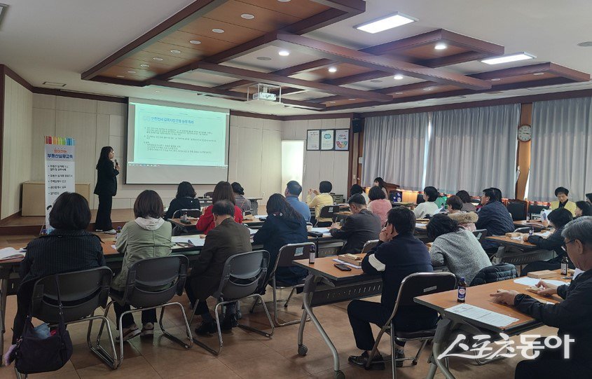 이천시(시장 김경희)는 지난 4월 3일 공인중개사들을 대상으로 부동산 중개업 실무교육을 성황리에 개최했다. 사진제공|이천시