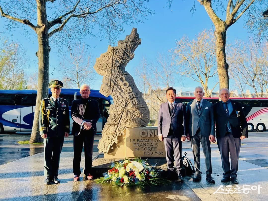 양평군(군수 전진선)은 지난 3일(현지 시간) 프랑스 파리에서 한국전 참전 프랑스군의 희생을 기리고, ‘지평리 국제평화공원’ 조성 사업의 비전을 공유하는 뜻깊은 일정을 진행했다. 사진제공|양평군
