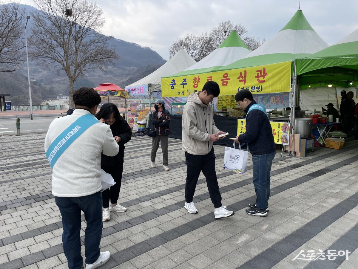 지난 3월 28일 충주호 벚꽃축제 홍보활동 모습. 사진제공|충북도