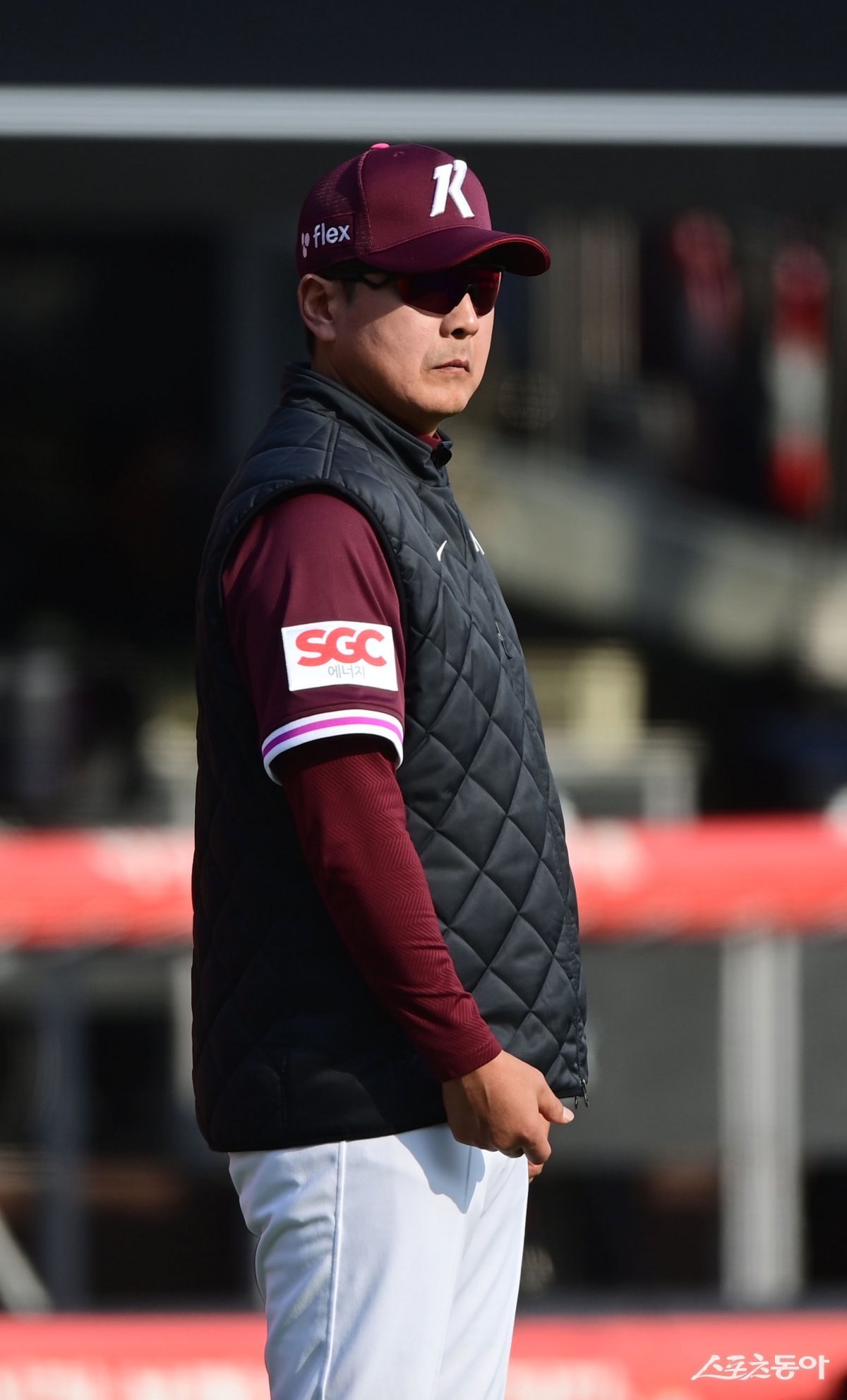 홍원기 감독이 6일 고척 NC전에 앞서 옛 제자 김휘집과 해후했다. 홍 감독은 “다치지 말고 잘하라”고 격려했고, 김휘집은 “홍 감독님을 뵈면 언제나 반갑다”고 고마움을 전했다. 스포츠동아 DB