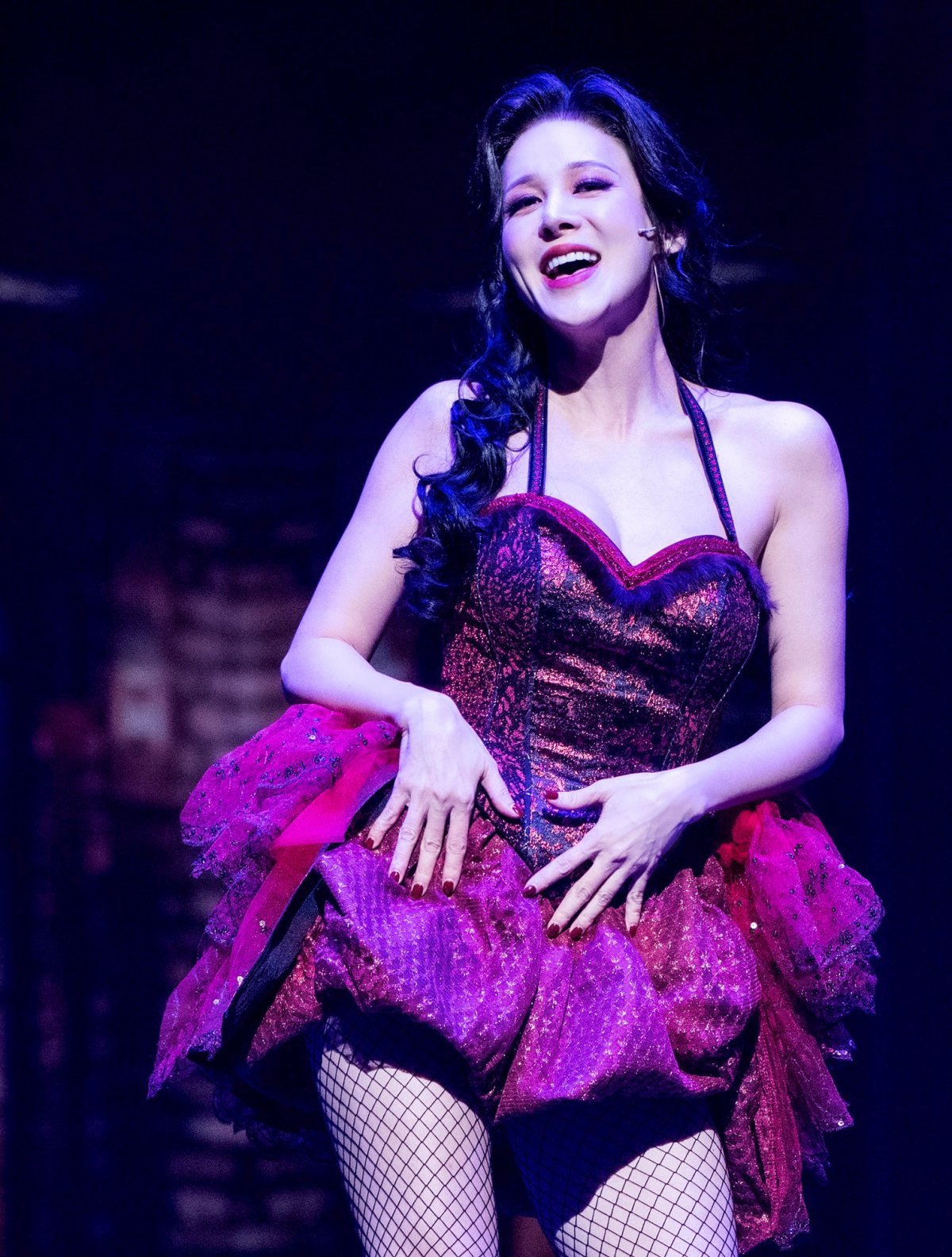 ‘루시(아이비)’가 런던의 클럽 레드 랫에서 노래하고 있다. 루시는 지킬을 만나 새로운 인생을 꿈꾸지만 하이드에게 잔혹하게 살해당하고 만다. (사진제공 | 오디컴퍼니)