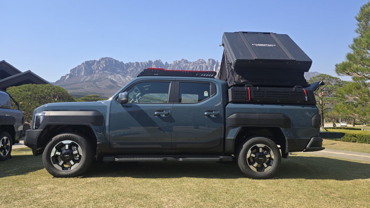 타스만은 국내 완성차 브랜드 최초로 픽업 전용 원터치 텐트까지 순정으로 제작했다. 원성열 기자 sereno@donga.com