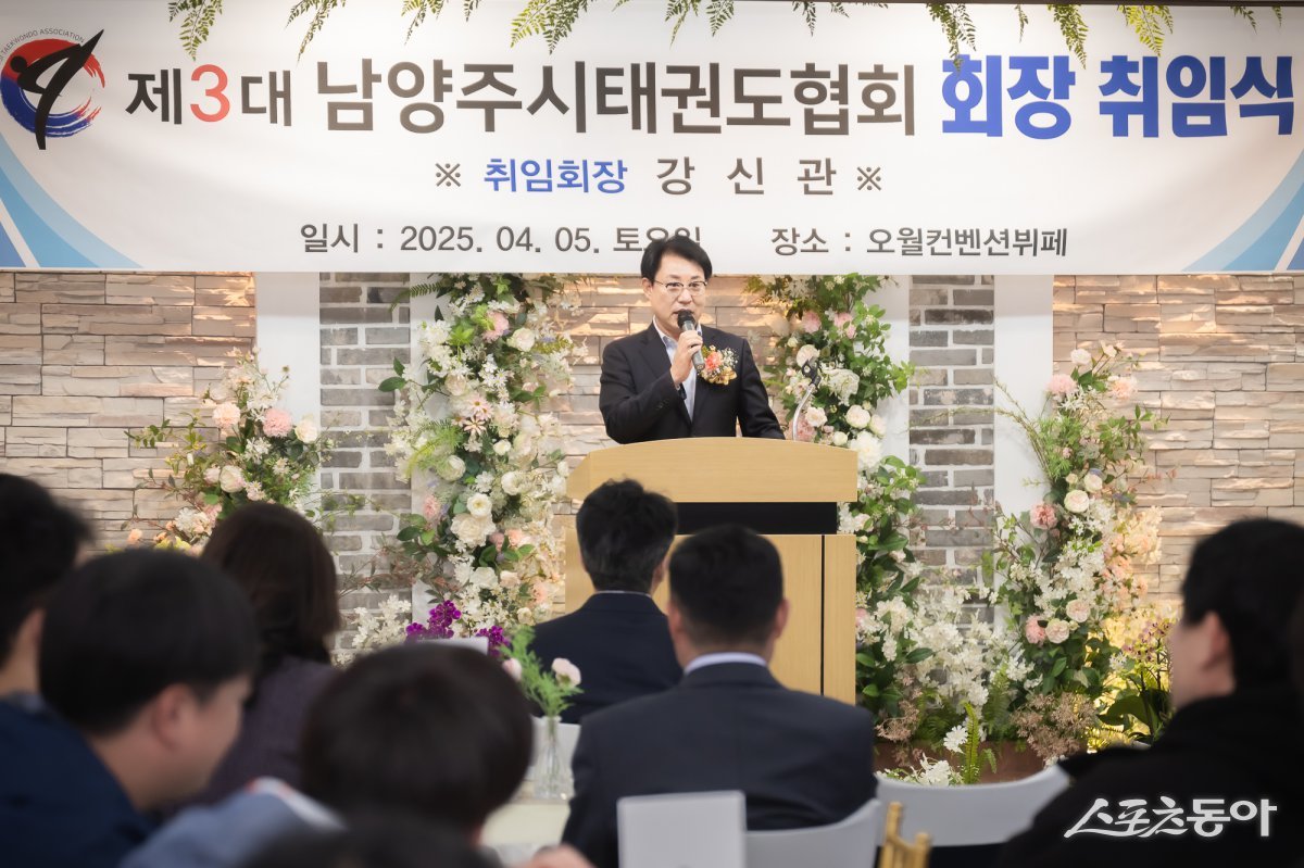 조성대 남양주시의회 의장은 5일 화도읍 오월컨벤션 뷔페에서 열린 남양주시태권도협회 회장 취임식에서 인사말을 하고 있다. 사진제공ㅣ남양주시의회