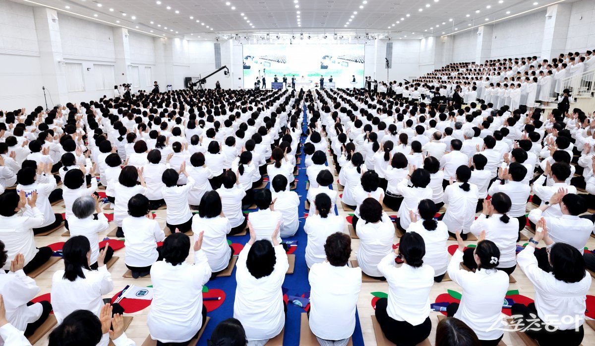 6일 이만희 총회장이 부산야고보지파 마산교회를 방문한 가운데 성도들이 이 총회장의 설교 말씀을 듣고 있다. (사진제공=신천지예수교 부산야고보지파)