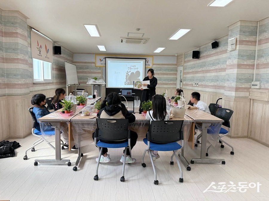 인천 부평구 드림스타트, 맞춤형서비스 ‘힐링체험 원예교실‘을 진행하고 있다. 사진제공｜인천 부평구청