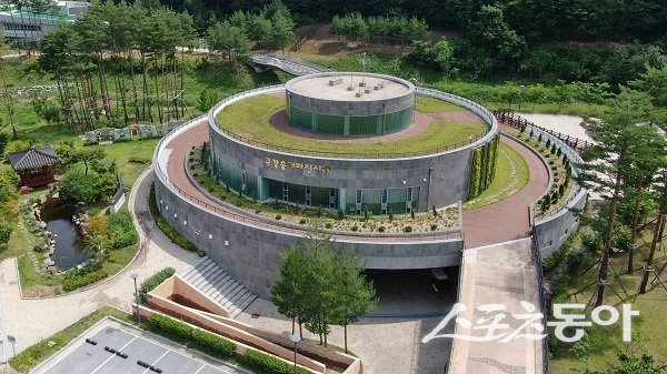 울진군, 울진 금강송 숲 지관서가. 사진제공 l 울진군