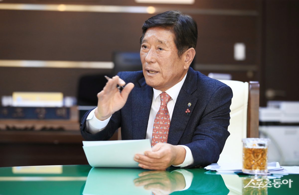 조상래 곡성군수가 7일 전 부서장이 모인 주간 업무보고회를 주재하고 있다. 사진제공=곡성군