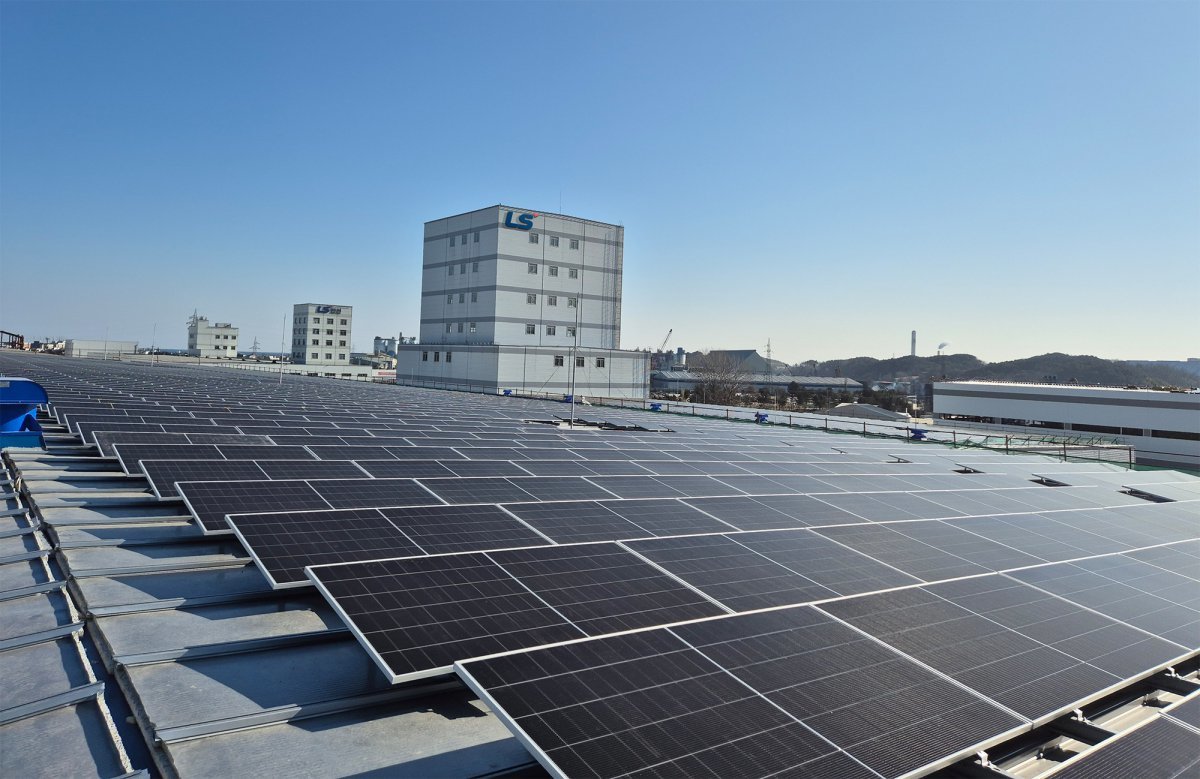 LS전선 동해 사업장에 설치 된 태양광 발전 시스템. 사진제공 ｜LS전선