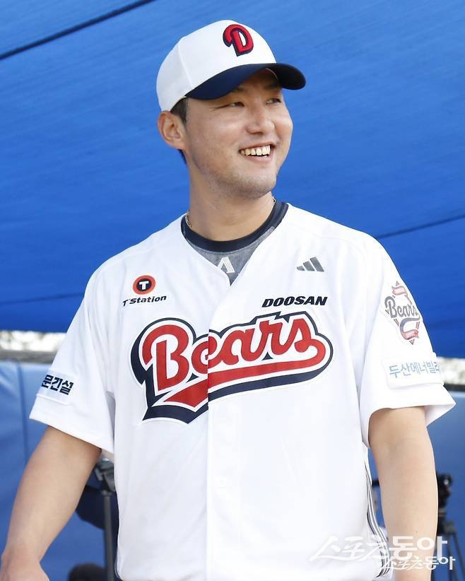 팔꿈치 내측 인대손상으로 개막 엔트리 합류가 불발됐던 두산 홍건희는 7일 검진결과 부상 부위가 90~95% 회복했다는 소견을 받았다. 이승엽 감독은 “1주일 뒤부터 캐치볼을 시작할 것”이라고 밝혔다. 사진제공|두산 베어스