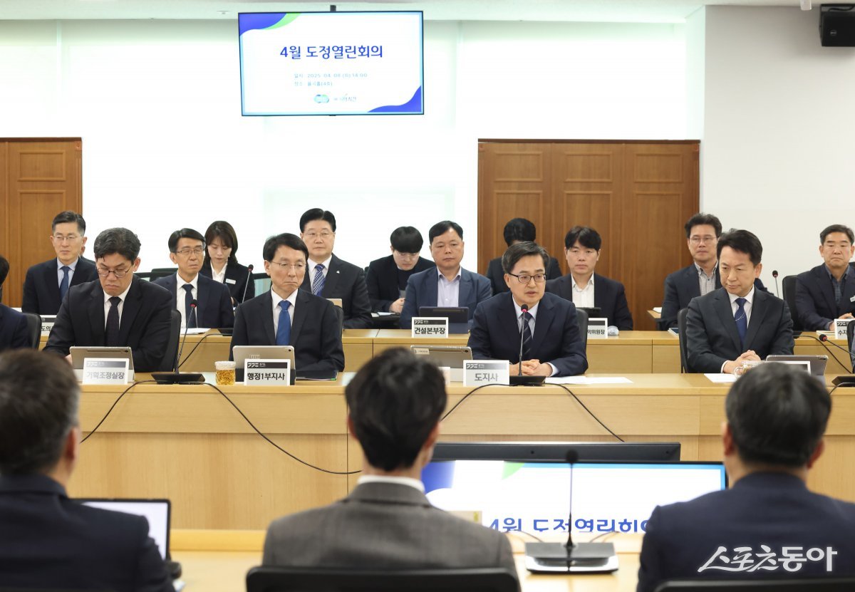 김동연 지사는 지난 8일 오후 열린 4월 도정열린회의에서 경기도 공무원 및 공공기관장들에게 선거 국면에 돌입하더라도 도정 운영에 한 치의 빈틈없이 적극적으로 업무에 임해달라고 당부했다. 사진제공|경기도